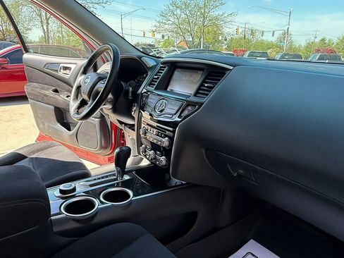 Used 2014 Nissan Pathfinder SV image 16