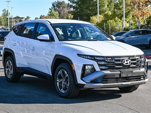 New 2026 Hyundai Tucson Blue SE image 3