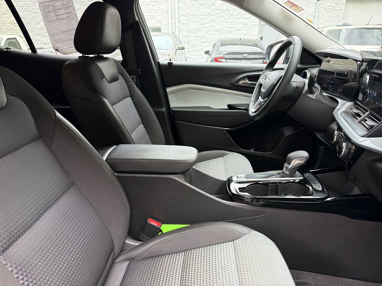 Used 2025 Chevrolet Trax LT w/ Driver Confidence Package FWD image 25