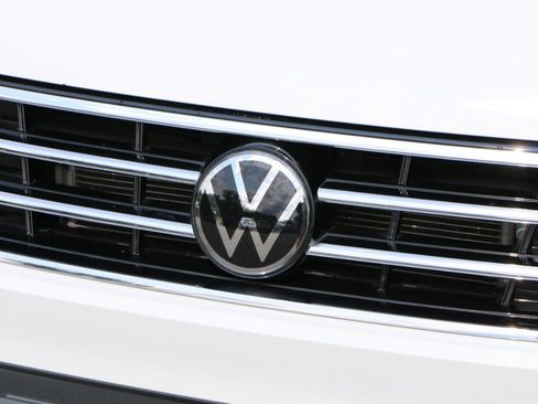 Used 2022 Volkswagen Tiguan SE AWD/4WD image 12