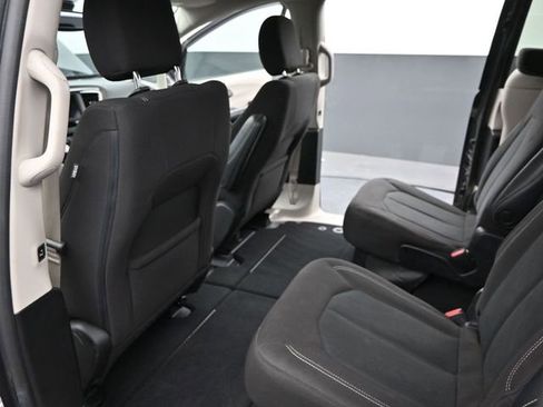 Used 2023 Chrysler Voyager LX FWD image 13