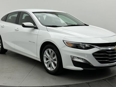 Used 2025 Chevrolet Malibu LT image 3