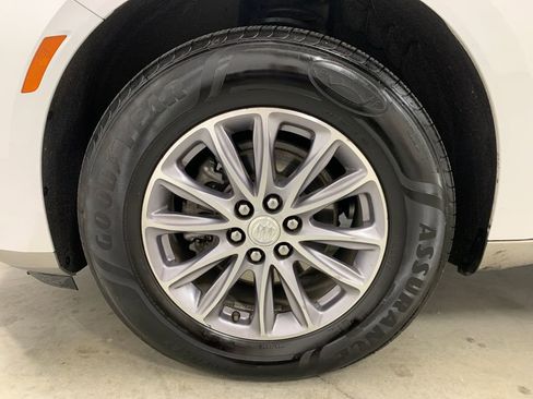 Used 2022 Buick Enclave Essence image 20