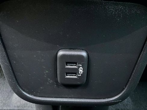 Used 2023 Chevrolet Equinox LT image 28