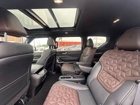 Certified 2025 Nissan Armada Platinum AWD/4WD image 17