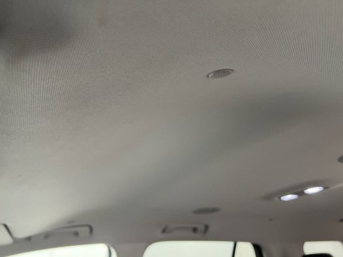 Used 2020 Chevrolet Traverse LT image 24