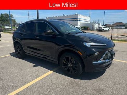 Used 2024 Buick Encore GX Sport Touring FWD image 2