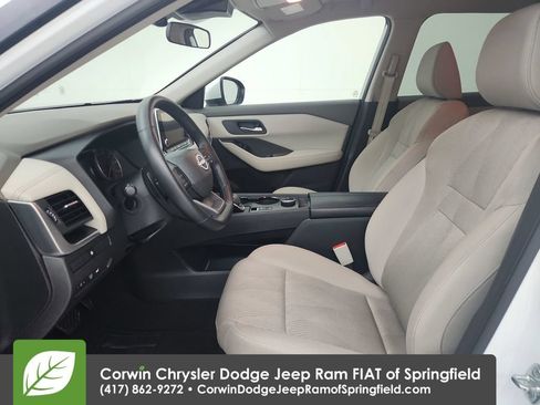 Used 2025 Nissan Rogue SV AWD/4WD image 18