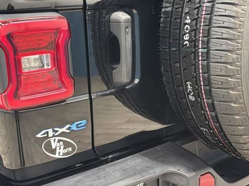 Used 2022 Jeep Wrangler Unlimited Sahara w/ Cold Weather Group image 39