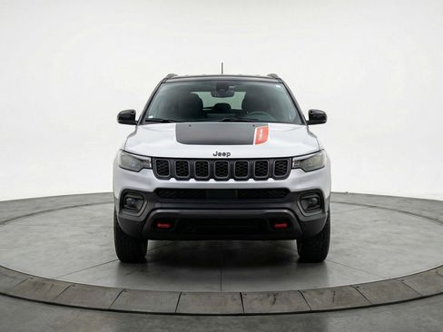 Used 2025 Jeep Compass Trailhawk AWD/4WD image 2