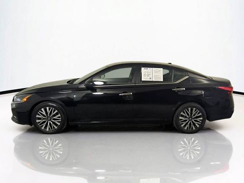 Used 2025 Nissan Altima 2.5 SV FWD image 8