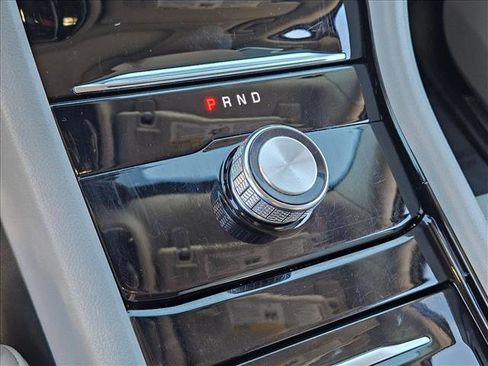 Used 2022 Jeep Grand Cherokee Overland w/ Luxury Tech Group IV image 12