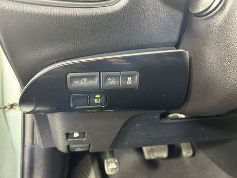 Used 2020 Toyota Prius XLE image 15
