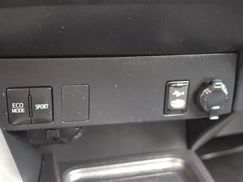 Used 2017 Toyota RAV4 LE w/ All Weather Liner Package AWD/4WD image 22