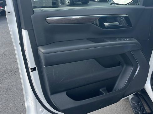 Used 2025 Chevrolet Tahoe Z71 image 18