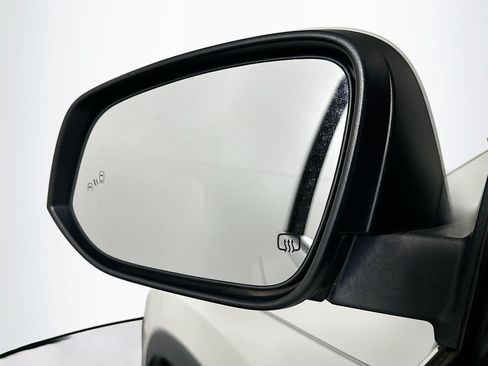 Used 2018 Toyota Highlander Limited Platinum FWD image 16