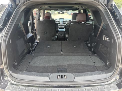 Used 2020 Ford Explorer Platinum w/ Premium Technology Package AWD/4WD image 18