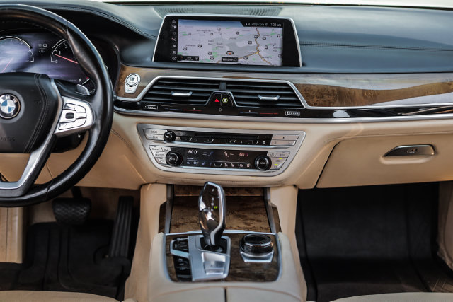 Used 2017 BMW 740i RWD image 27