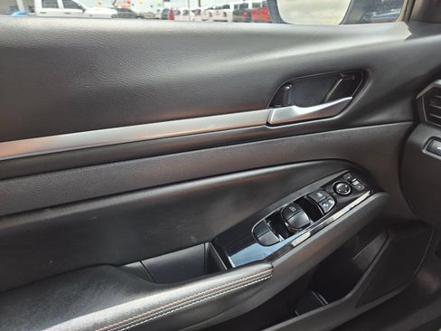 Used 2024 Nissan Altima 2.5 SR w/ SR Premium Package FWD image 42