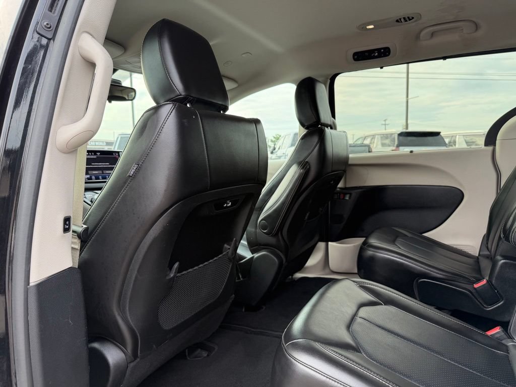 Used 2023 Chrysler Pacifica Touring-L FWD image 26
