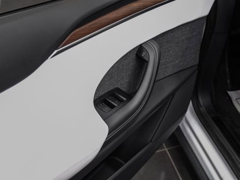 Used 2023 Tesla Model X AWD/4WD image 44