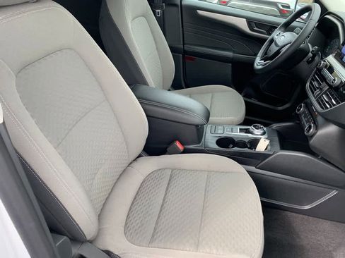 Used 2022 Ford Escape SE w/ Cold Weather Package image 11