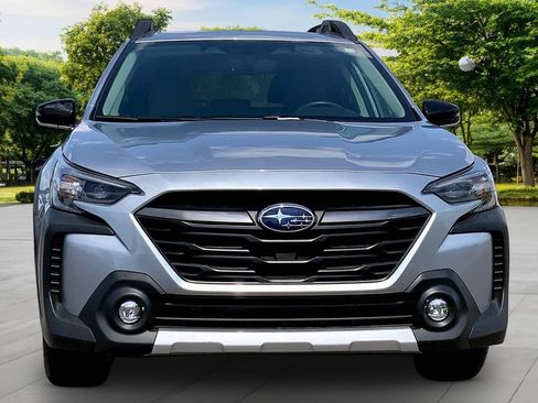 Used 2025 Subaru Outback Limited AWD/4WD image 2