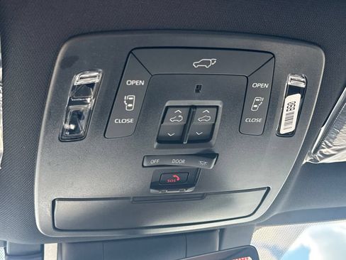 New 2026 Toyota Sienna Platinum AWD/4WD image 31