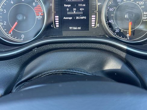 Used 2019 Jeep Cherokee Latitude w/ Popular Appearance Group FWD image 4