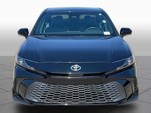 Used 2025 Toyota Camry SE FWD image 4