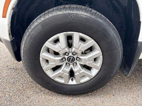 Certified 2024 Nissan Frontier SV w/ SV Convenience Package RWD image 10