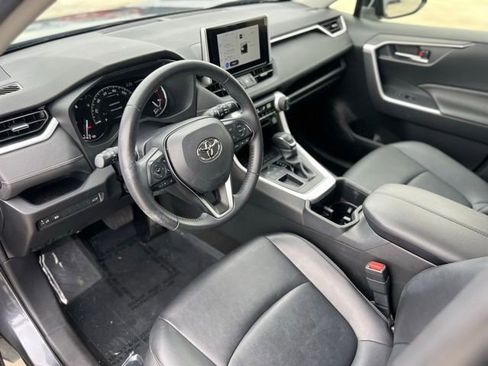 Used 2023 Toyota RAV4 XLE Premium image 14