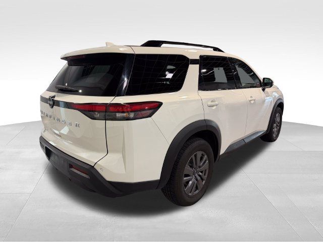 Used 2025 Nissan Pathfinder SV FWD image 5