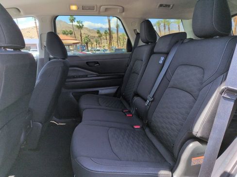 Used 2024 Nissan Pathfinder SV image 15