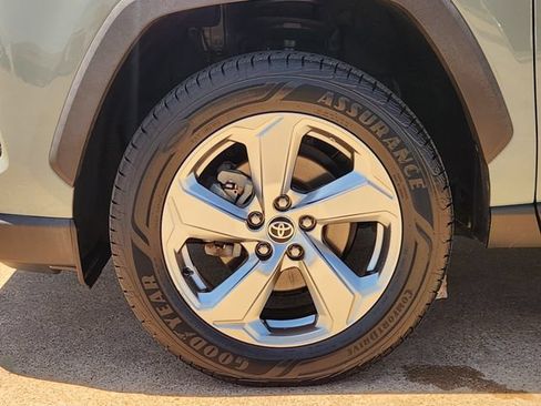 Used 2021 Toyota RAV4 XLE Premium AWD/4WD image 8