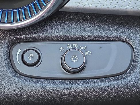 Used 2025 Chevrolet Trax LT image 21