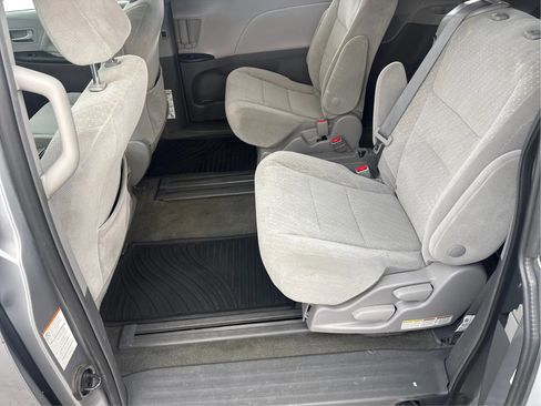 Used 2018 Toyota Sienna LE FWD image 14