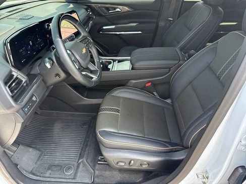 Used 2026 Chevrolet Traverse High Country w/ LPO, Floor Liner Package FWD image 10