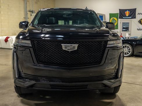 Used 2023 Cadillac Escalade ESV Sport Platinum w/ LPO, ONYX Package AWD/4WD image 16