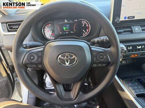 Used 2025 Toyota RAV4 XLE image 18