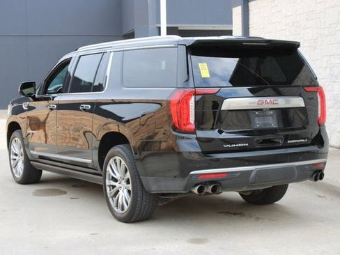 Used 2021 GMC Yukon XL Denali w/ Denali Premium Package image 3