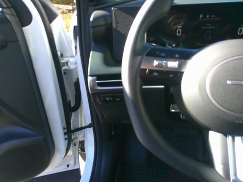 Used 2025 Hyundai Santa Cruz SE image 20