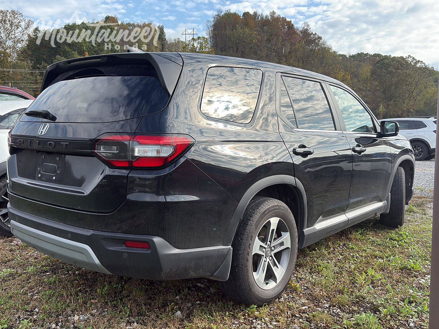 Used 2025 Honda Pilot EX-L image 4