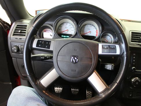 Used 2010 Dodge Challenger R/T image 8