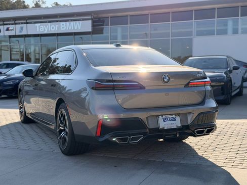 Certified 2023 BMW 760i xDrive image 4