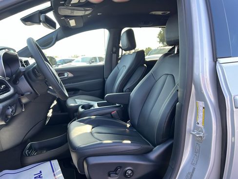 New 2026 Chrysler Pacifica Select image 10