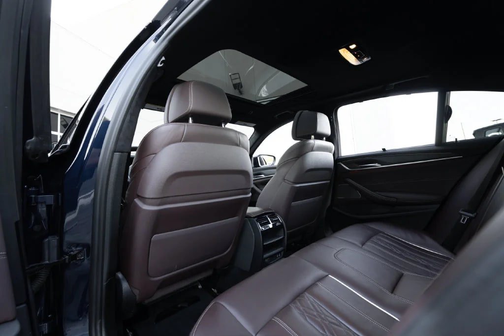 Used 2021 BMW M550i xDrive w/ Executive Package AWD/4WD image 39