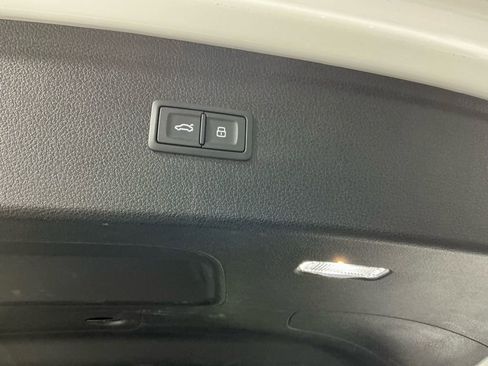 Used 2025 Audi Q5 2.0T Premium image 36