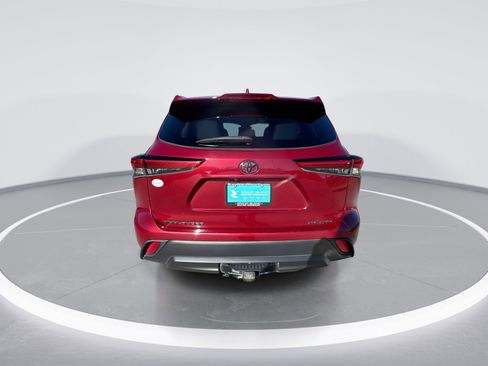 Used 2021 Toyota Highlander XLE image 7