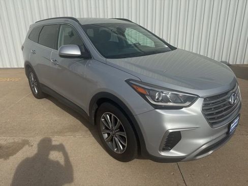 Used 2017 Hyundai Santa Fe SE image 2